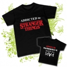 Camiseta PAPA ADDICTED to STRANGER THINGS + Camiseta PAPI ME PUSISTE LA CAMISETA AL REV�S